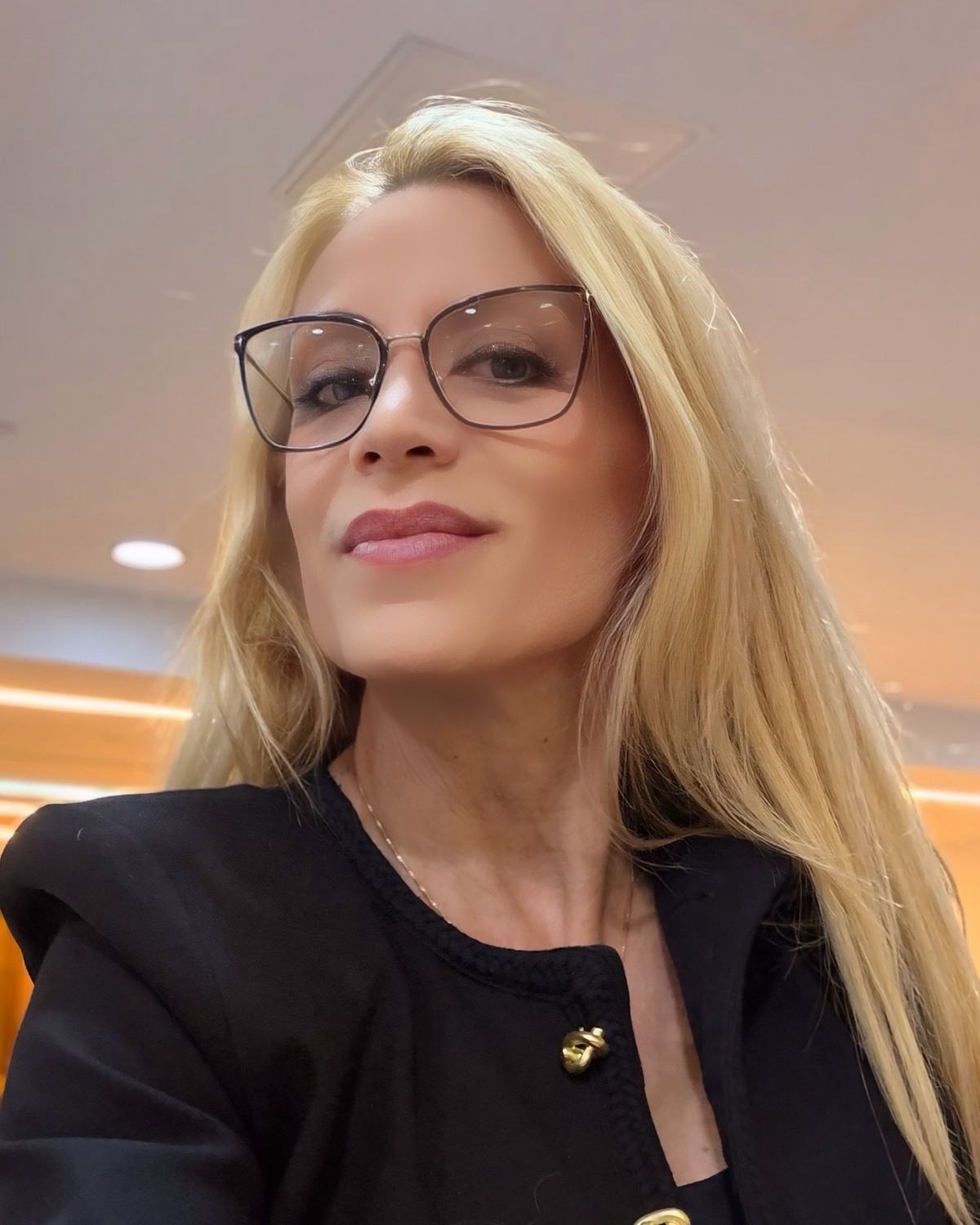 Michela de Julio, official translator and founder of MMW Traduzioni